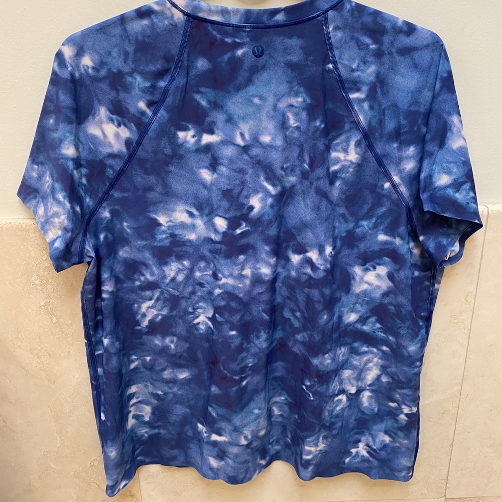 LuluLemon Tie dye work out shirt